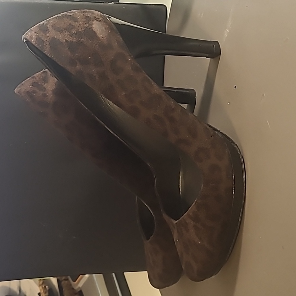 Stuart Weitzman Suede Leopard Heels